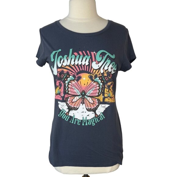 Wound Up Tshirt Joshua Tree Womens XL Gray Pink Butterfly Casual - Picture 1 of 6